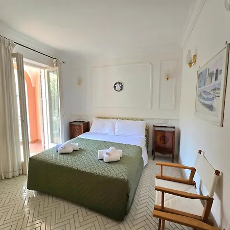 Lovers - Piazzetta * Capri